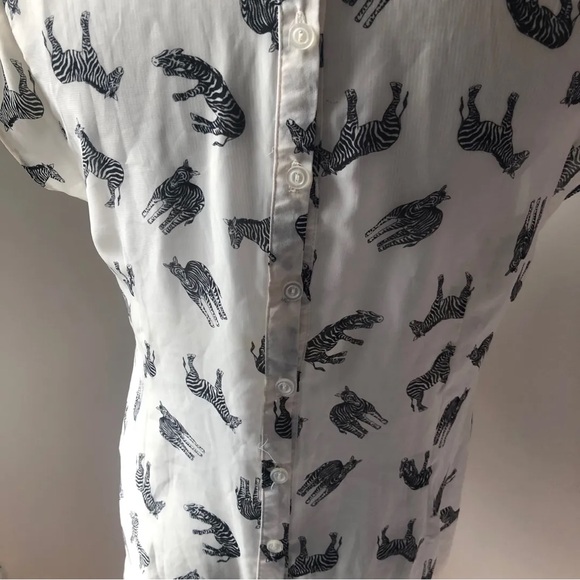 Cute Zebra Blouse Size Medium - Picture 4 of 6